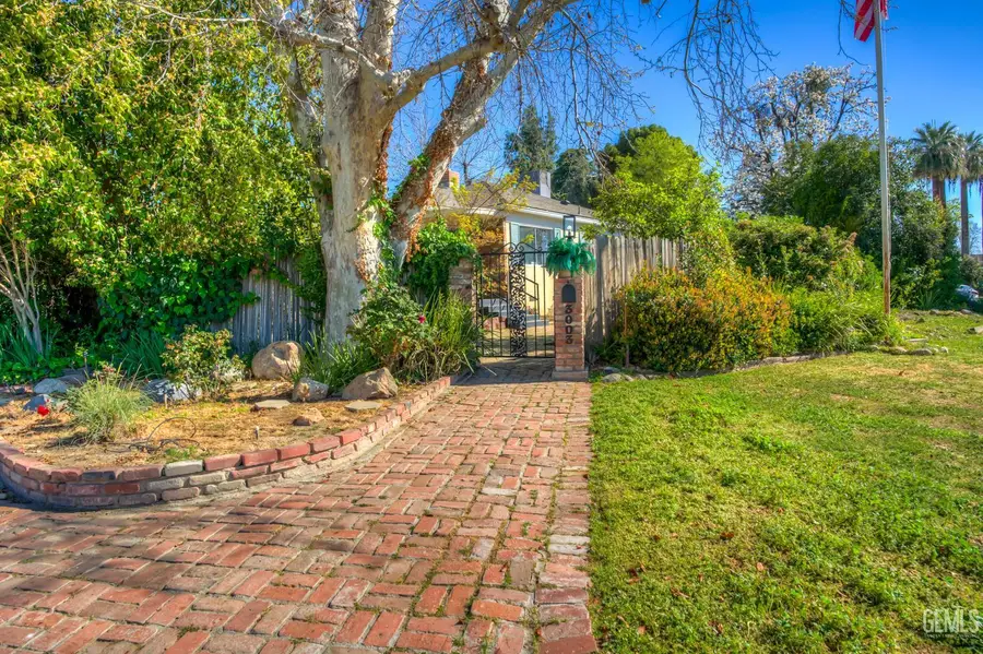 3003 ALTA VISTA DRIVE, Bakersfield, CA 93305 - #3