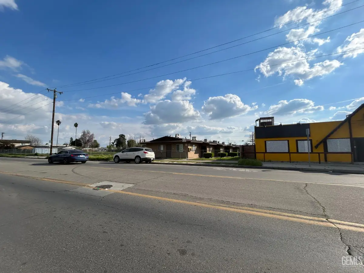 1911 FLOWER STREET, Bakersfield, CA 93305 - #1