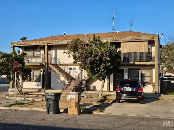 800 ROBERTS LANE, Bakersfield, CA 93308