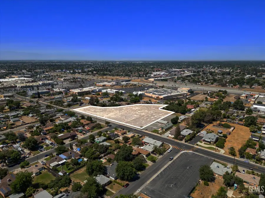 1101 CASTRO LANE, Bakersfield, CA 93304 - #3