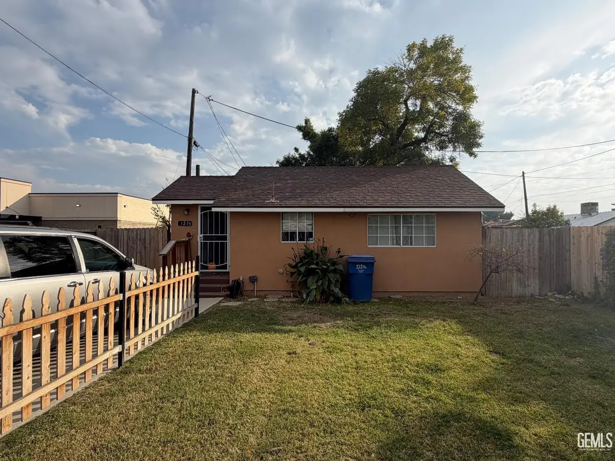 121 ROBERTS LANE, Bakersfield, CA 93308 - #1