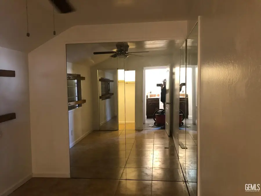 121 ROBERTS LANE, Bakersfield, CA 93308 - #3