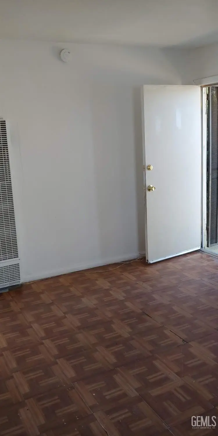 1130 DOLORES STREET, Bakersfield, CA 93305 - #2