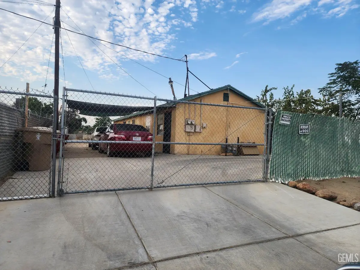 2000 DE WOLFE STREET, Bakersfield, CA 93307 - #1