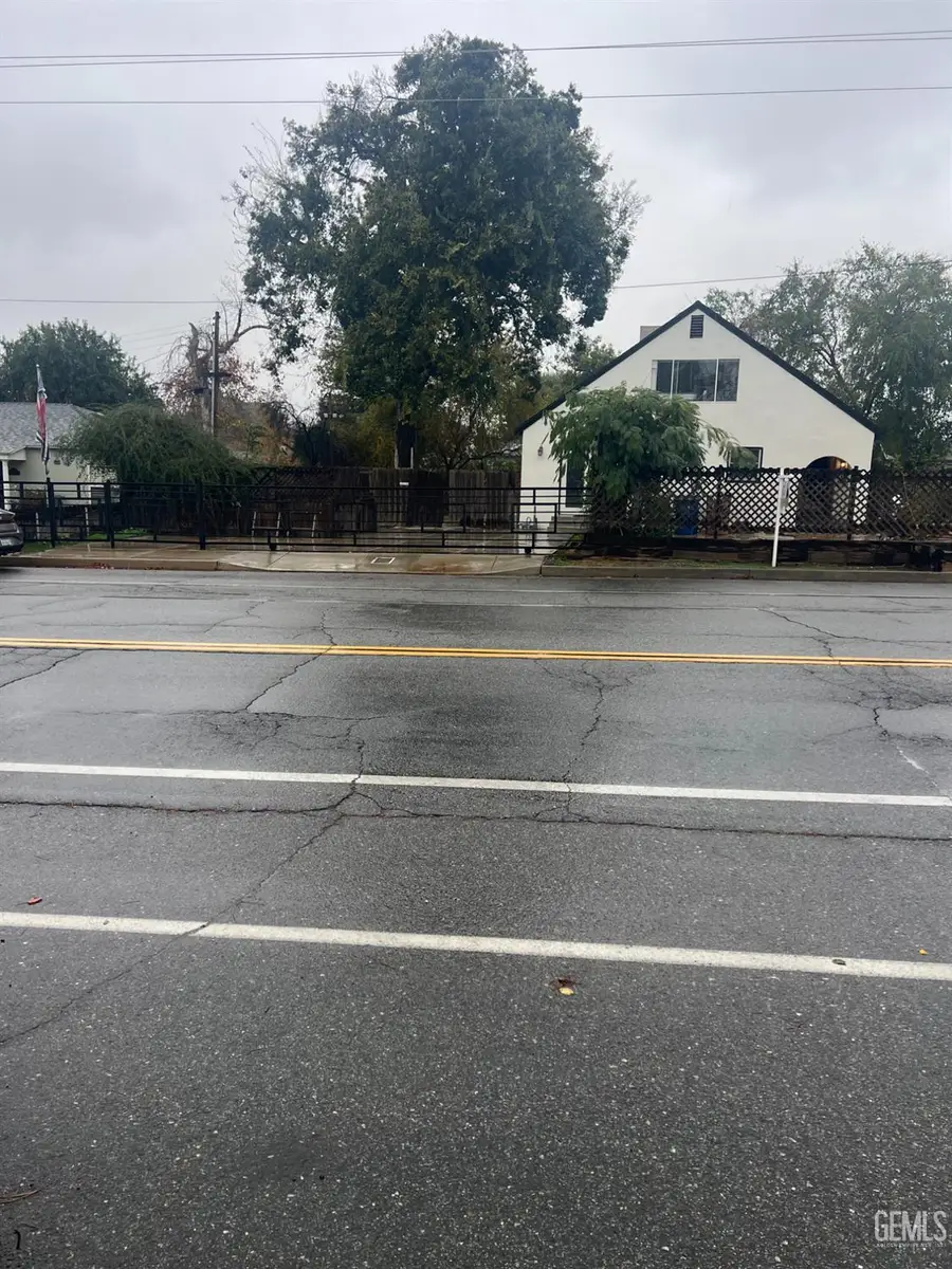 2820 ALTA VISTA DRIVE, Bakersfield, CA 93305 - #2