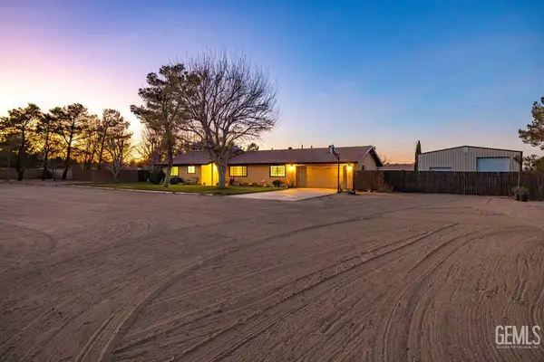 8155 W AVENUE E, Lancaster, CA 93536