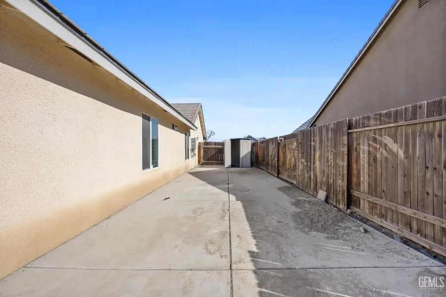 6225 THORTON AVENUE, Bakersfield, CA 93313 - #2