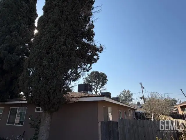 1909 BUENA VISTA STREET, Bakersfield, CA 93304 - #1