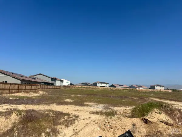 5500 LARTI PL, Bakersfield, CA 93306