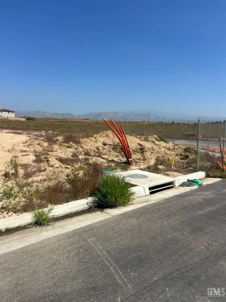5500 LARTI PL, Bakersfield, CA 93306 - #2