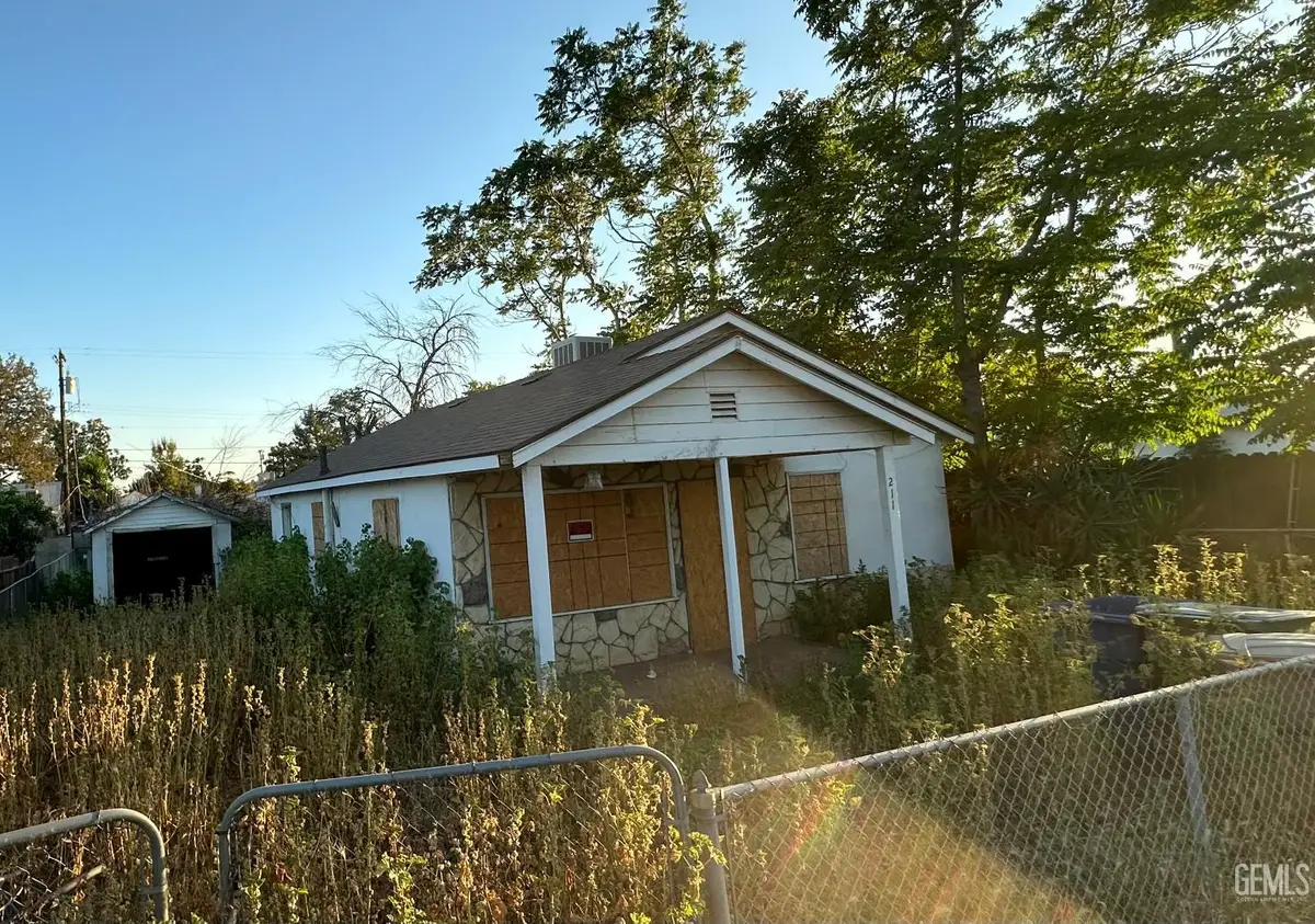 211 E HARDING AVENUE, Bakersfield, CA 93308 - #1