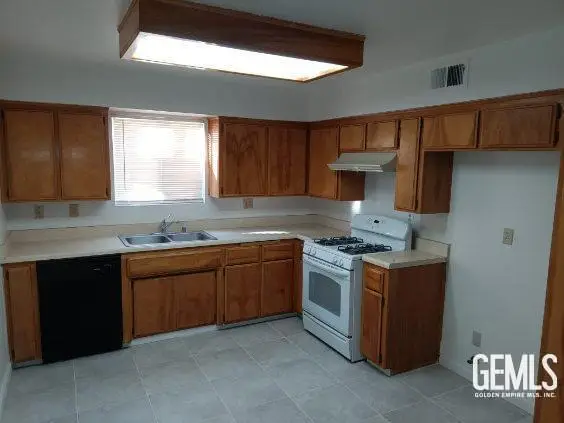 2124 O STREET, Bakersfield, CA 93301 - #3