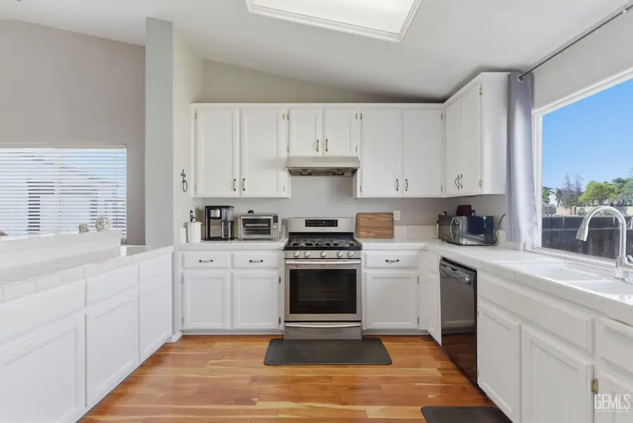 10420 W VICTORIA FALLS AVENUE, Bakersfield, CA 93312 - #3