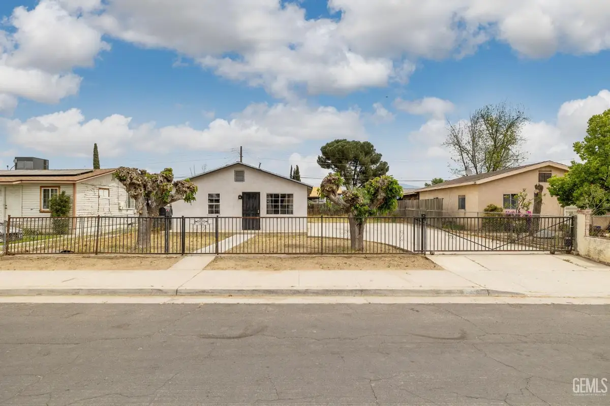 10001 WACO AVENUE, Lamont, CA 93241 - #1