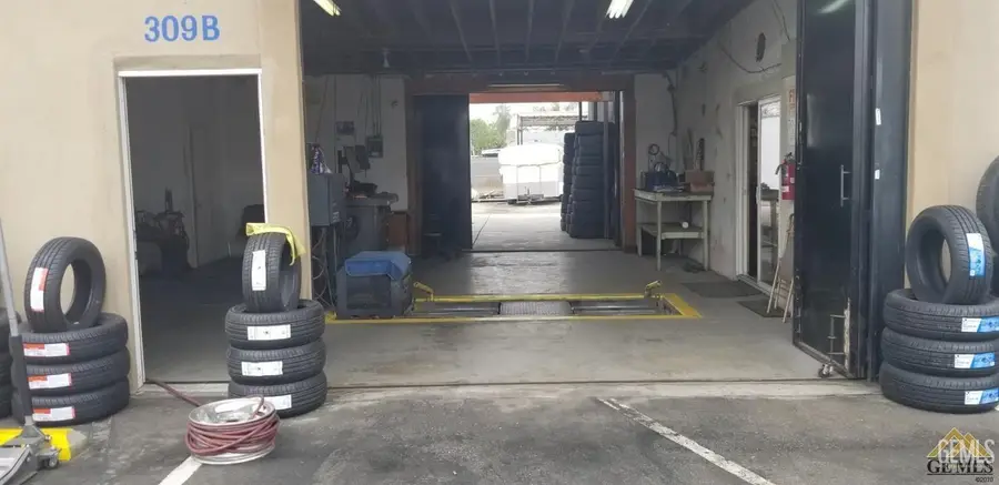 309 E BRUNDAGE LANE, Bakersfield, CA 93307 - #3