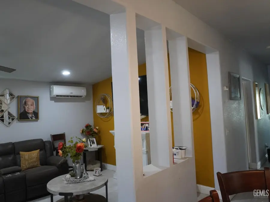 811 V STREET, Bakersfield, CA 93304 - #3