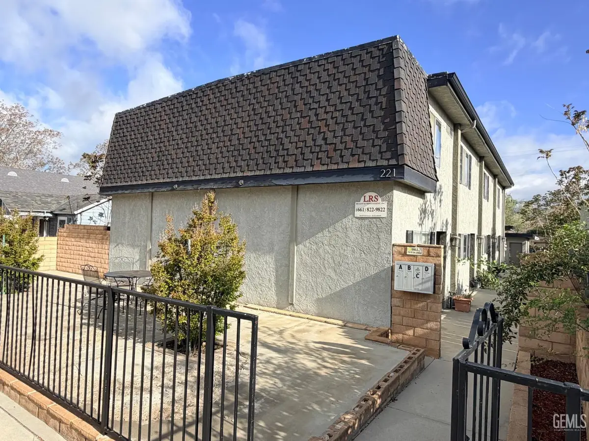 221 E E STREET, Tehachapi, CA 93561 - #1