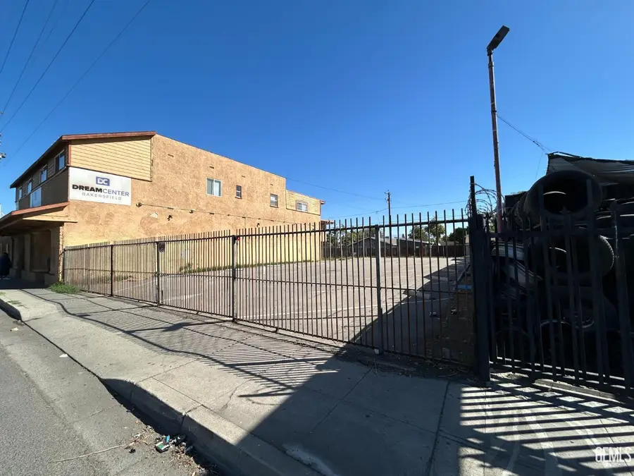 530 UNION AVENUE, Bakersfield, CA 93307 - #2