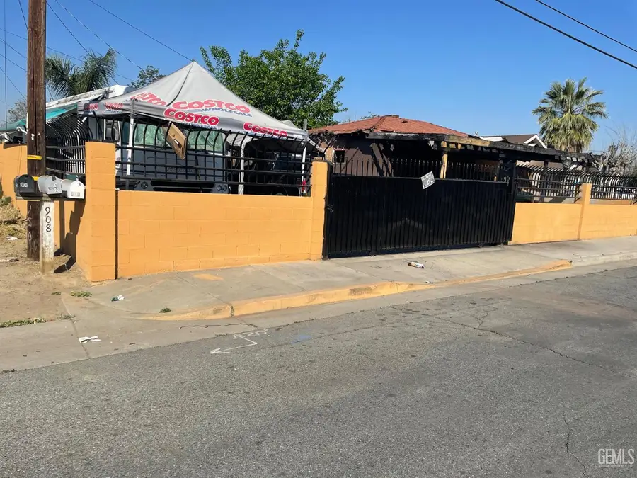 910 S BAKER STREET, Bakersfield, CA 93307 - #2