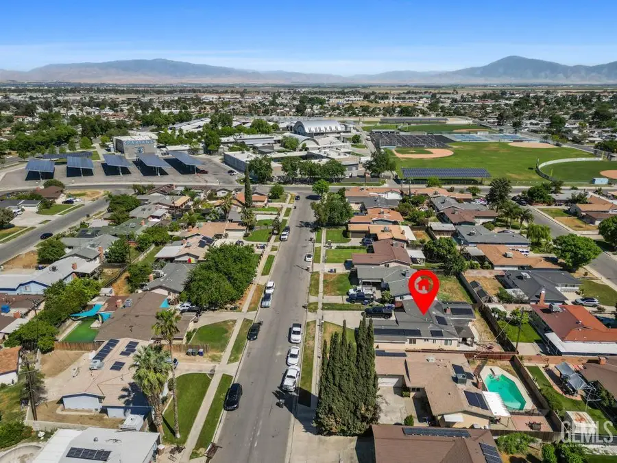 1325 CARSON AVENUE, Bakersfield, CA 93304 - #2