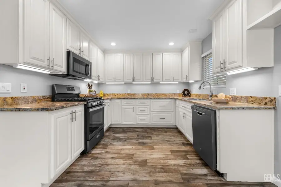 5016 WILLOW TREE DRIVE, Bakersfield, CA 93313 - #3