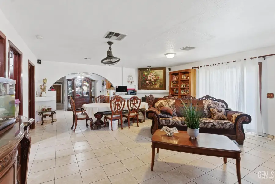 381 B STREET, Arvin, CA 93203 - #3
