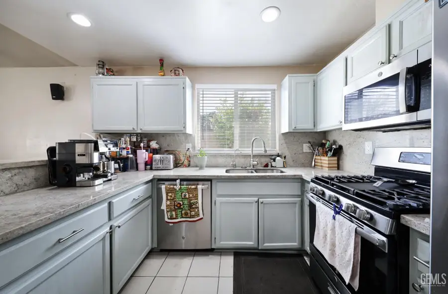 5918 FOSS RIDGE COURT, Bakersfield, CA 93313 - #3