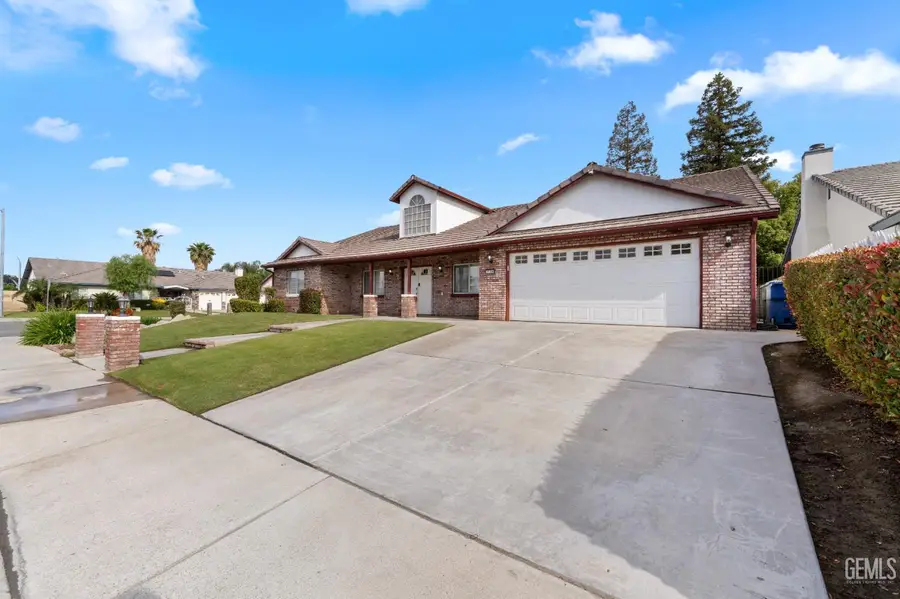 3158 BERKSHIRE ROAD, Bakersfield, CA 93313 - #2