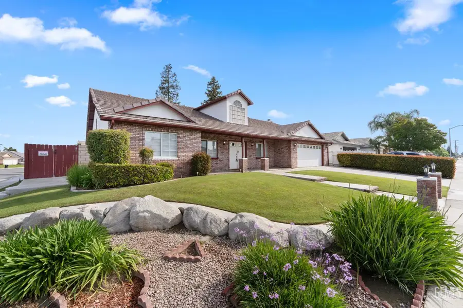 3158 BERKSHIRE ROAD, Bakersfield, CA 93313 - #3