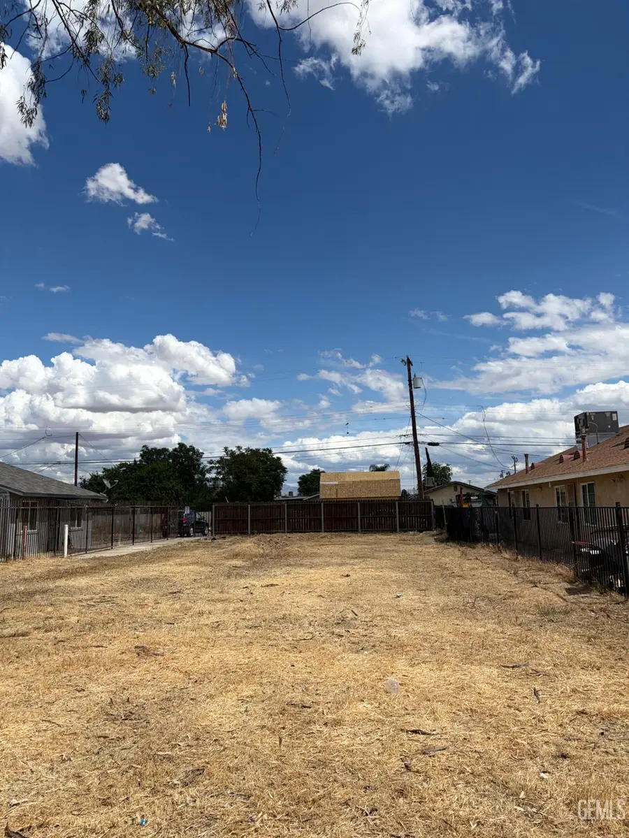 331 DR MARTIN L KING JR BOULEVARD, Bakersfield, CA 93307 - #2