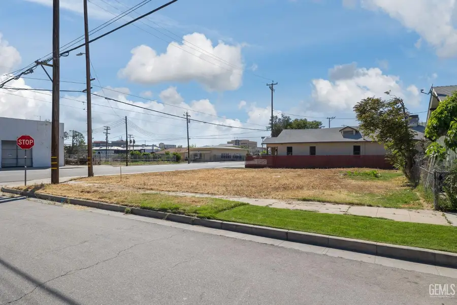 2205 O STREET, Bakersfield, CA 93301 - #3