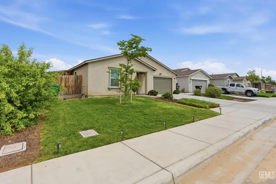 8716 AKERO AVENUE, Bakersfield, CA 93307 - #3