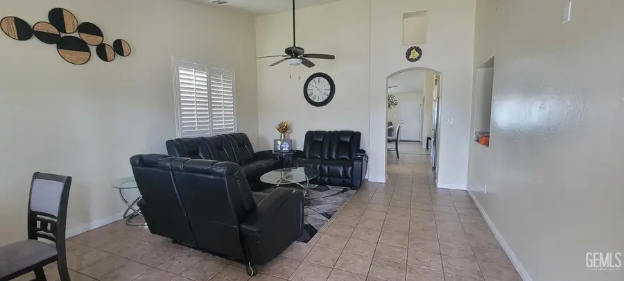 13208 CHEYENNE MOUNTAIN DRIVE, Bakersfield, CA 93314 - #2