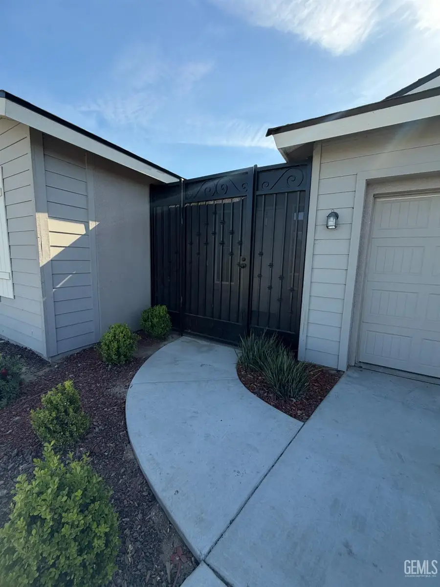 6813 CRAWLEY COURT, Bakersfield, CA 93307 - #3