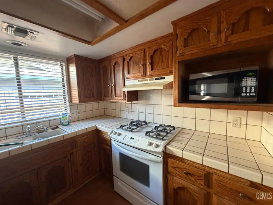 4108 SUGAR CANE AVENUE, Bakersfield, CA 93313 - #3