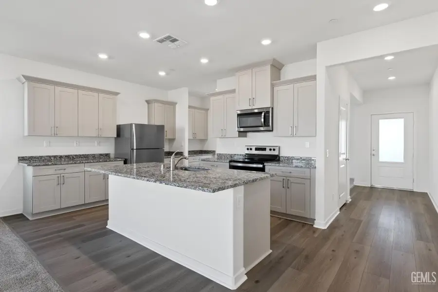 7930 BLUEBERRY AVENUE, Bakersfield, CA 93313 - #2