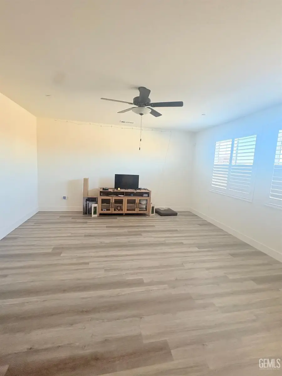 8216 AUTUMN ANGELS PLACE, Bakersfield, CA 93311 - #3