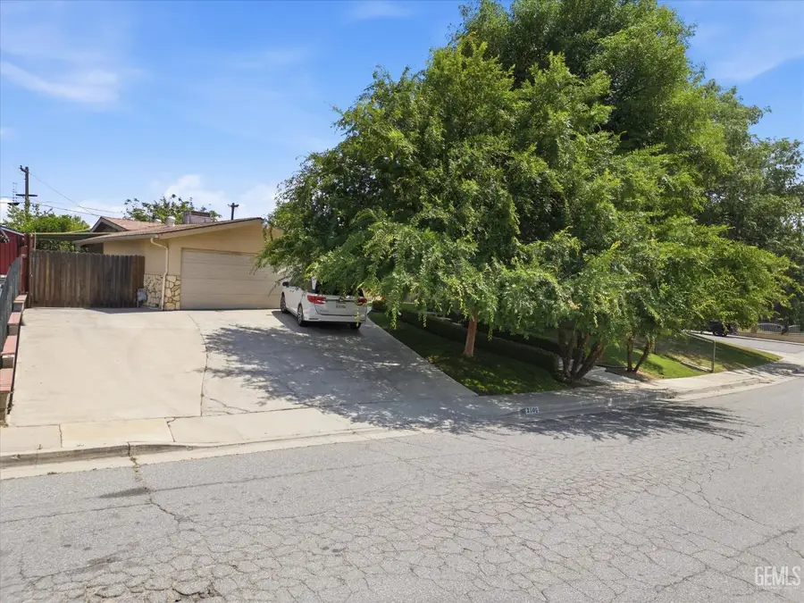 2605 TANGERINE STREET, Bakersfield, CA 93306 - #2