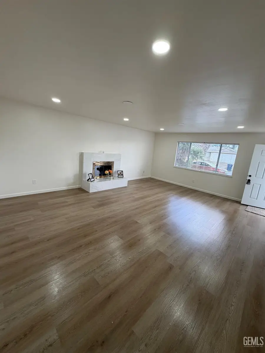 5409 PEPPERTREE LANE, Bakersfield, CA 93309 - #2