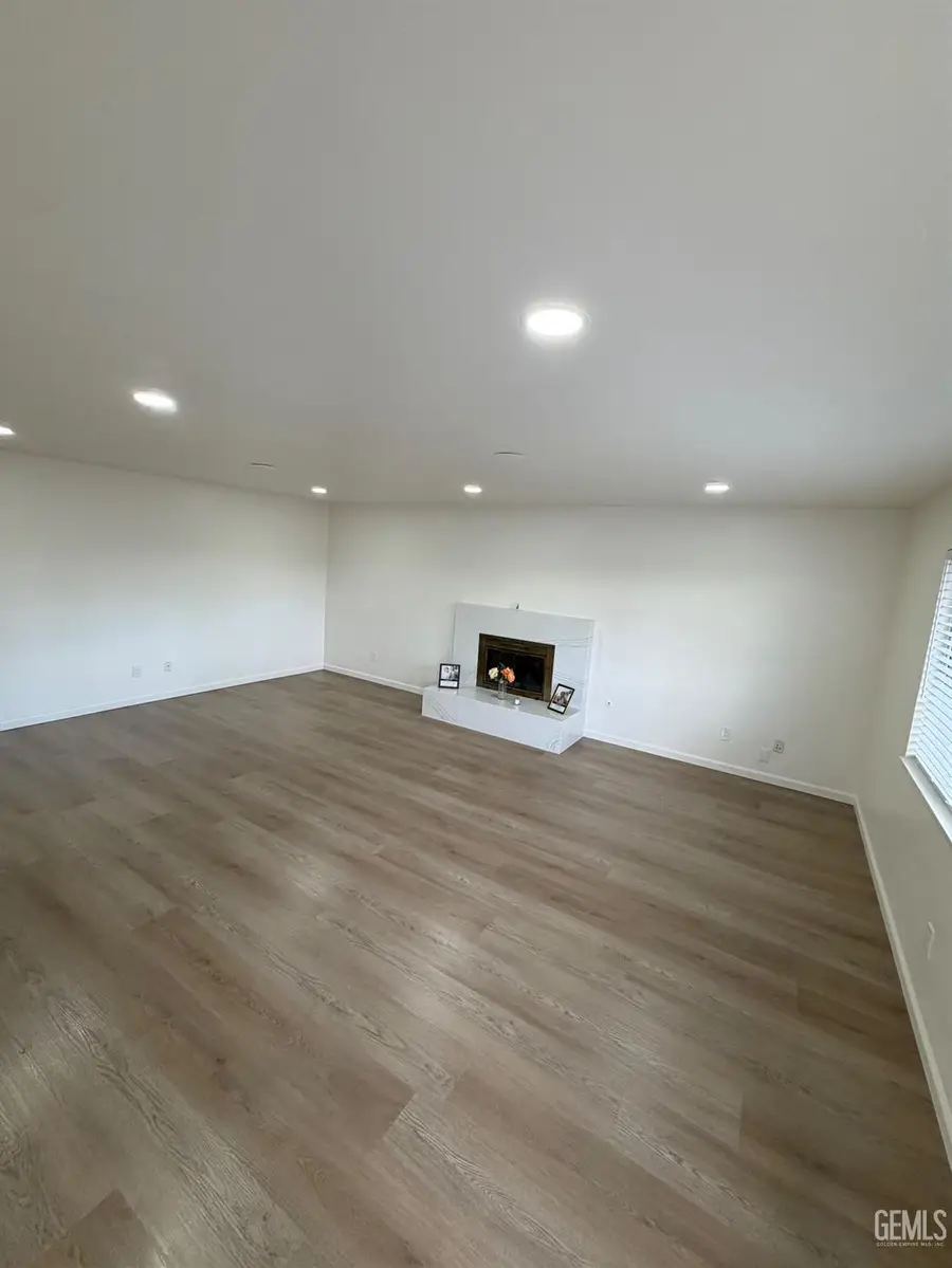 5409 PEPPERTREE LANE, Bakersfield, CA 93309 - #3