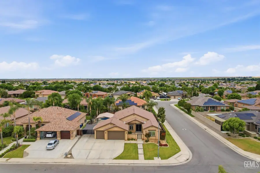 10300 SILVERTHORNE DRIVE, Bakersfield, CA 93314 - #2