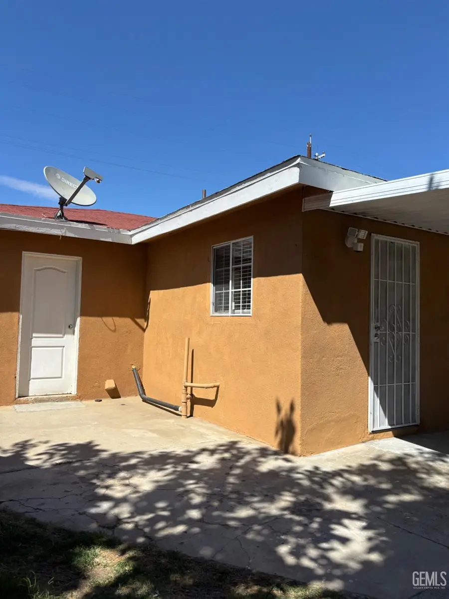 7805 DUNNSMERE AVENUE, Lamont, CA 93241 - #3