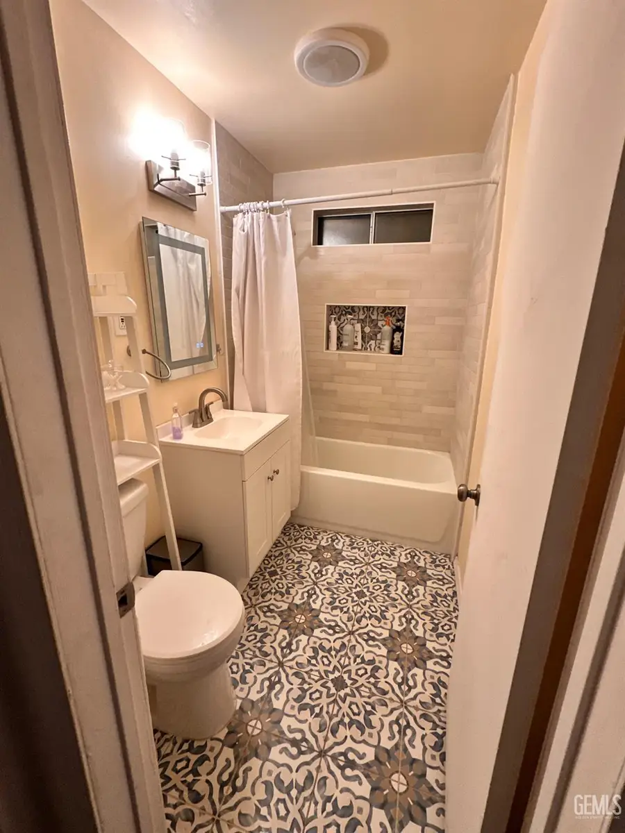 3509 LAVERNE, Bakersfield, CA 93309 - #2
