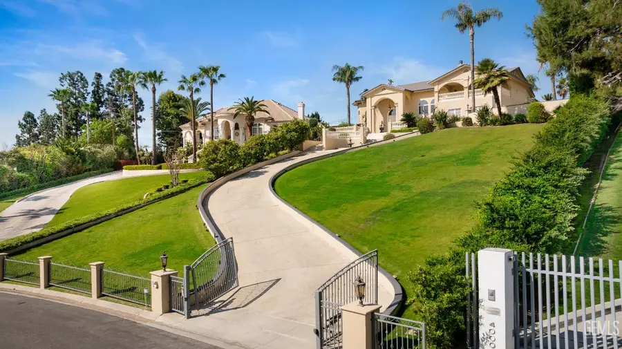 3916 PINEHURST DRIVE, Bakersfield, CA 93306 - #3