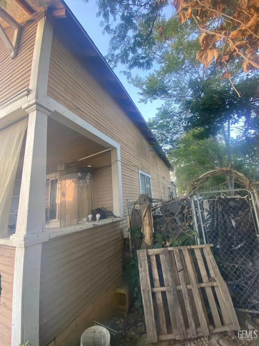 618 DOLORES STREET, Bakersfield, CA 93305 - #3