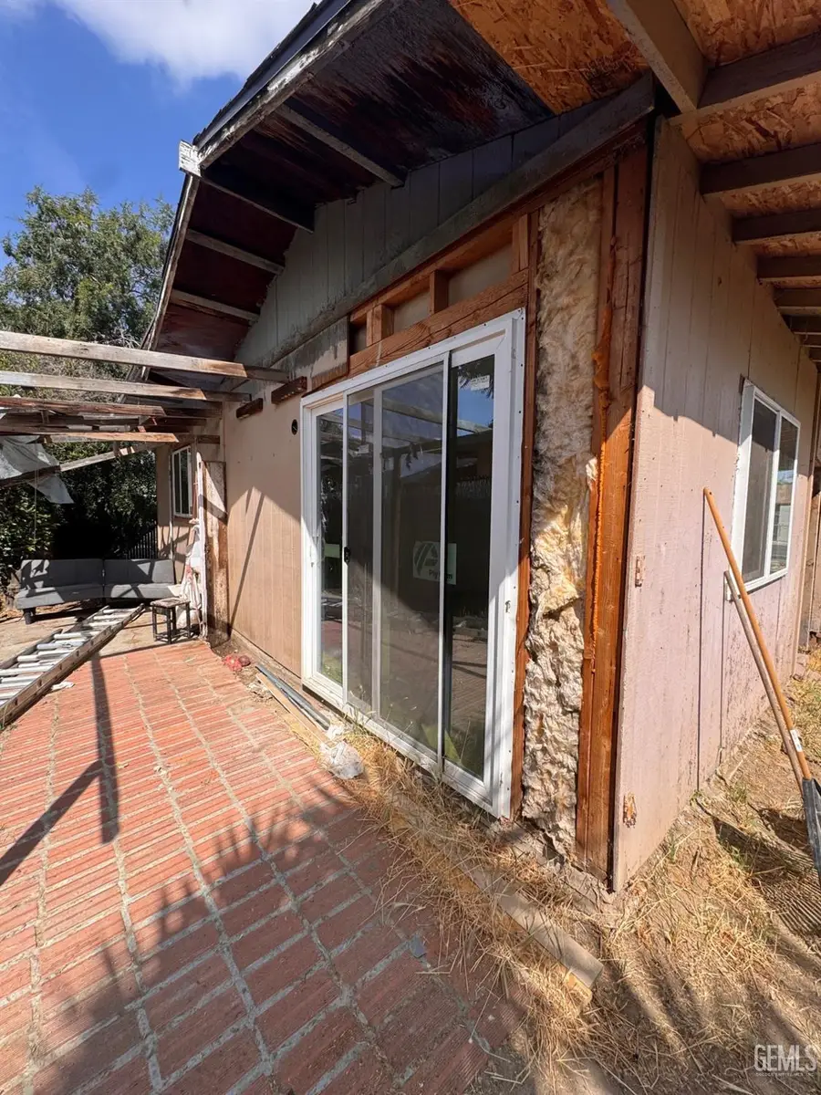 105 E KERN, McFarland, CA 93250 - #2