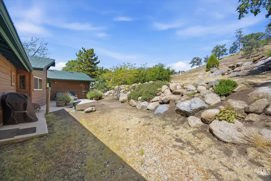 25981 BEAR VALLEY ROAD, Tehachapi, CA 93561 - #2