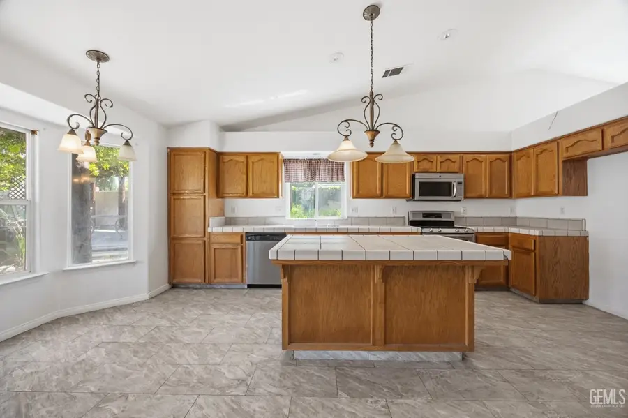 6410 SPRING RIDGE DRIVE, Bakersfield, CA 93313 - #2