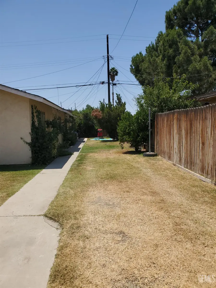 514 BATES AVENUE, Bakersfield, CA 93307 - #2