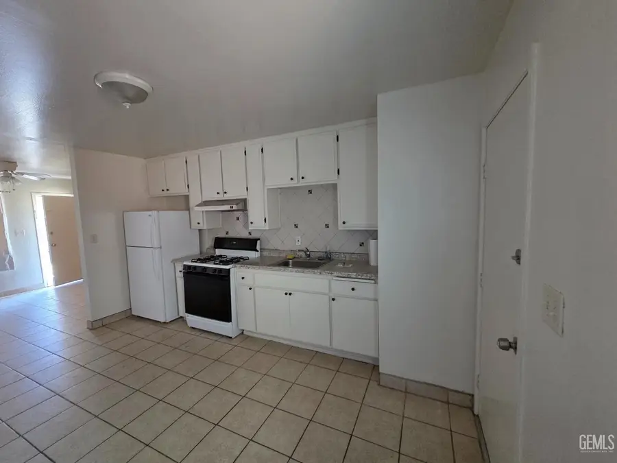 514 BATES AVENUE, Bakersfield, CA 93307 - #3